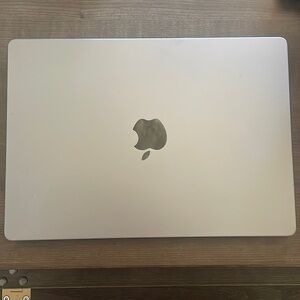 MacBook Pro. Apple M3. 8GB. 14 inch.